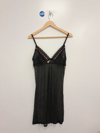 Schwarzes Mesh-Babydoll mit pinkem Besatz