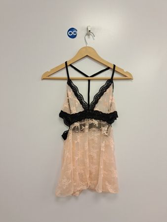 Rosa Spitzen-Babydoll mit schwarzem Besatz