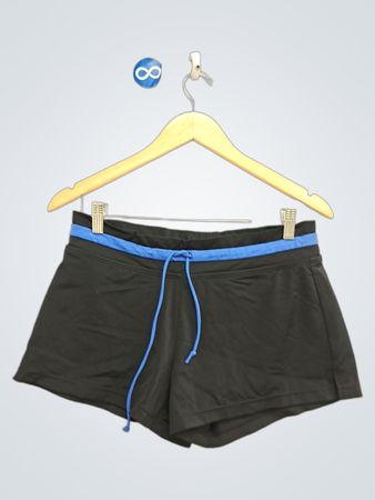 Schwarze Shorts mit blauem Besatz und Kordelzug