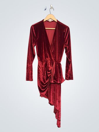 Samtkleid mit Wickeloptik