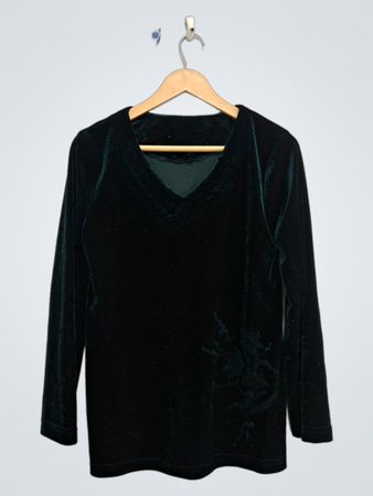 Grünes Samt-Langarmshirt mit V-Ausschnitt