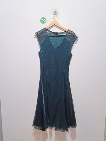 DIKAROV Abendkleid mit türkisfarbener Spitzenborte