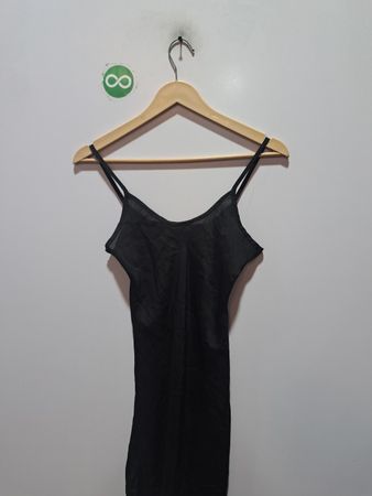 Schwarzes Slip-Kleid