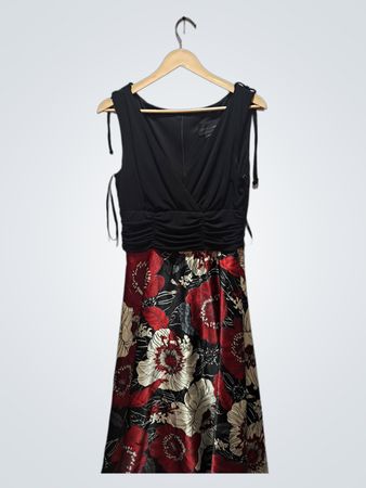 Connected Apparel Vestido Feminino Preto com Estampa Floral