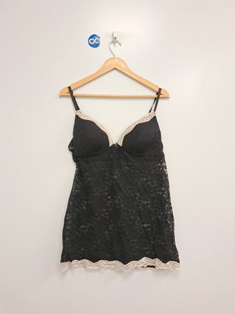 Camisole in pizzo nero con rifiniture rosa