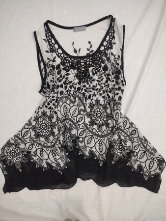 Black and White Floral Peplum Top