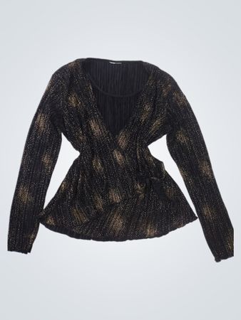 Schwarzes und goldenes plissiertes Wickeltop