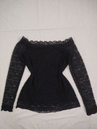 Tezenis Schwarzes Spitzenoberteil mit schulterfreiem Schnitt