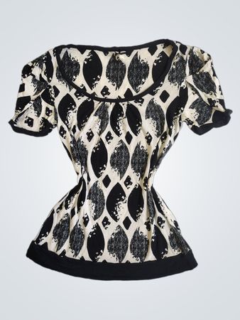 Damen T-Shirt mit schwarzem und weißem Muster