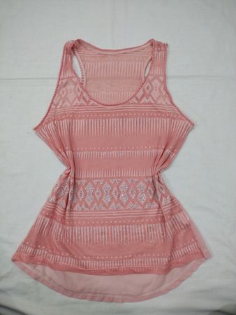 Rosa Tanktop mit geometrischem Muster