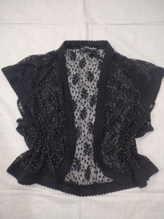 Schwarzes Spitzenbolero mit goldenen Verzierungen