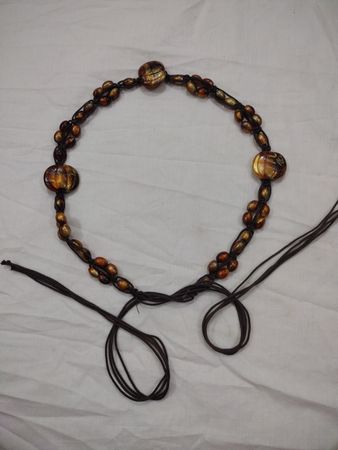 Perlenkette mit braunen Schnüren