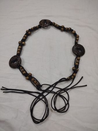 Perlenarmband mit Kokosknöpfen