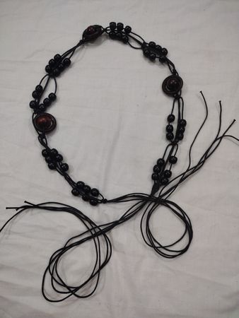 Schwarze Perlenkette mit Holzelementen