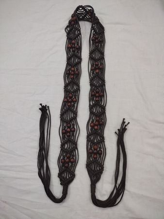 Macramé-Gürtel mit Holzperlen