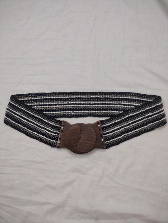 Perlen-Gürtel mit Holzschnalle