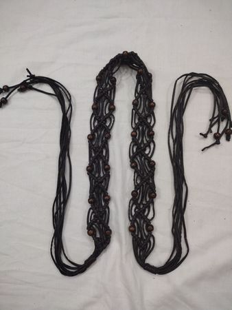 Macrame-Gürtel mit Holzperlen