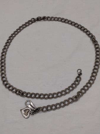 Silberner Kettengürtel mit Herzanhänger