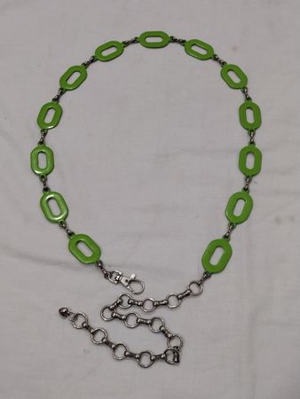 Grüner ovaler Kettengürtel