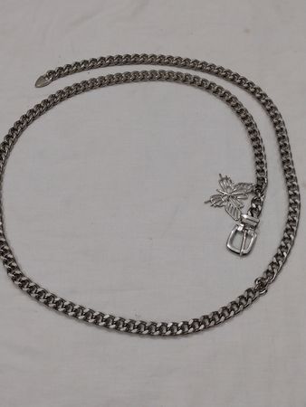 Silberne Kettengürtel mit Schmetterlingsanhänger
