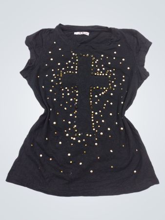 Schwarzes T-Shirt mit Kreuzverzierung