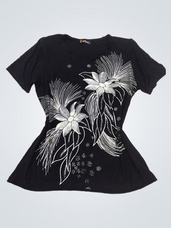 Lisa Belle Black T-Shirt with Floral Print