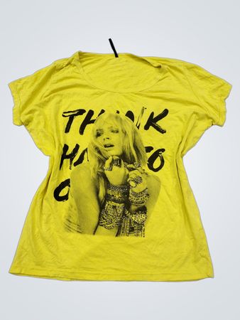 Gelbes T-Shirt mit "THINK HARD" Grafik