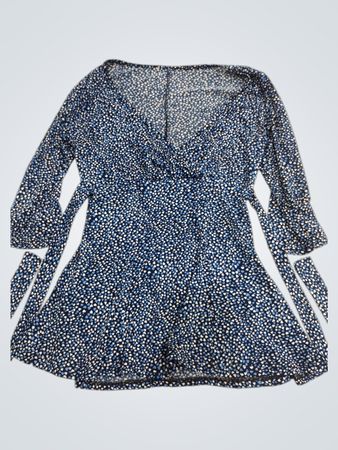 Blau bedrucktes Kleid mit Bindegürtel