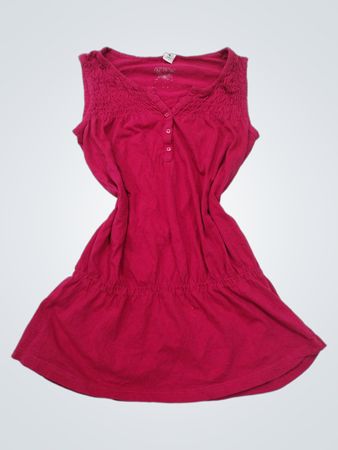 Rosa ärmelloses Smockkleid mit Kordelzug in der Taille