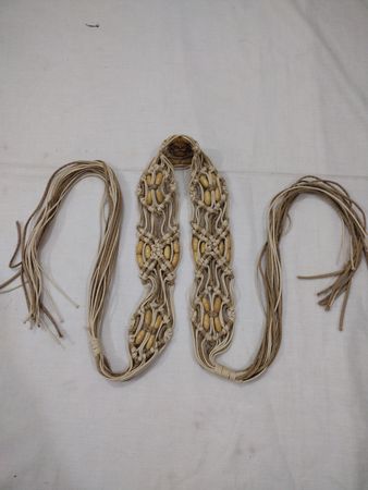 Makramee-Gürtel mit Holzperlen