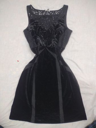 Schwarzes Spitzen-velourskleid