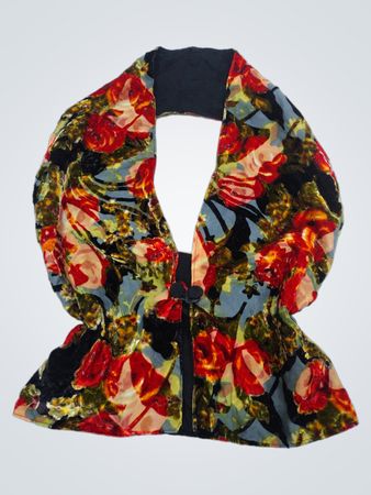 Blumenmuster-Schal mit schwarzem Futter