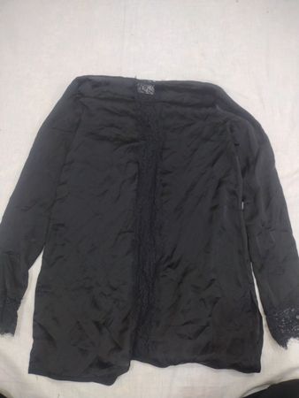 Tezenis schwarzes Langarmoberteil mit Spitzenbesatz
