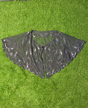 Caplet nero trasparente decorato
