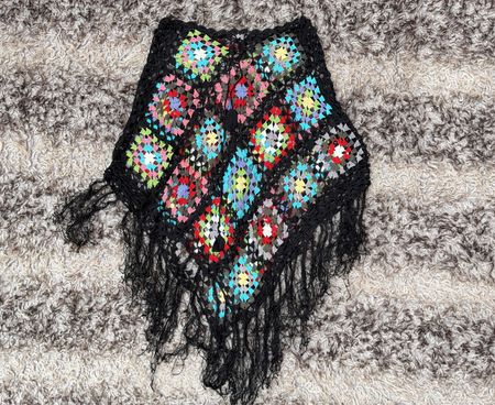 Poncho en crochet avec franges