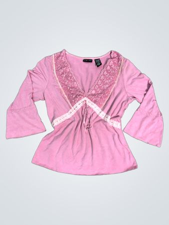 Oberteil mit Glockenärmeln und rosa Spitzenbesatz