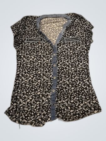 Blouse with Lip and XOXO Print