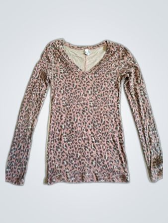 Tee Shop Leopard Print Long Sleeve V-Neck Top