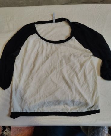 Unbranded Black and White Raglan Sleeve Top