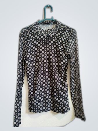 Long Sleeve Geometric Patterned Top