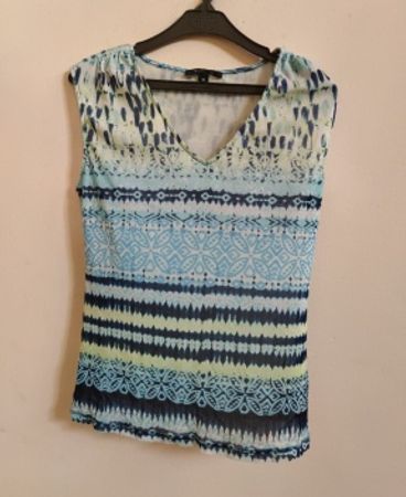 Comma Patterned Sleeveless V-Neck Top