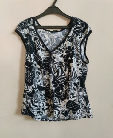 Via Appia Floral Print Sleeveless Blouse