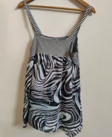 Wavy Print Sleeveless Chiffon Top