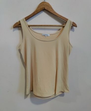 Nara Camicie Women's Cream Sleeveless Top
