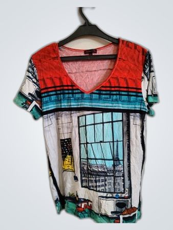 Aventuriers des Toits Multicolor Graphic Print V-Neck Blouse