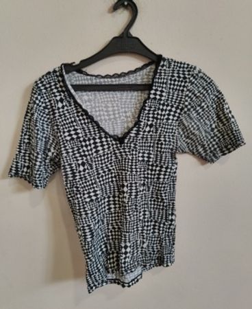 Black and White Houndstooth Short Sleeve Top