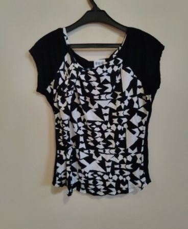 Black and White Geometric Pattern Top