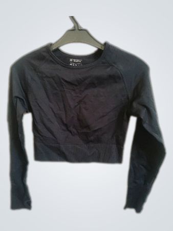 Black Long-Sleeve Cropped Top