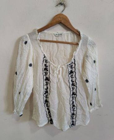 Dr. Sandberg White Embroidered Blouse
