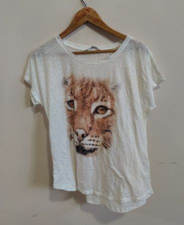 Red Heather T-Shirt with Lion Design